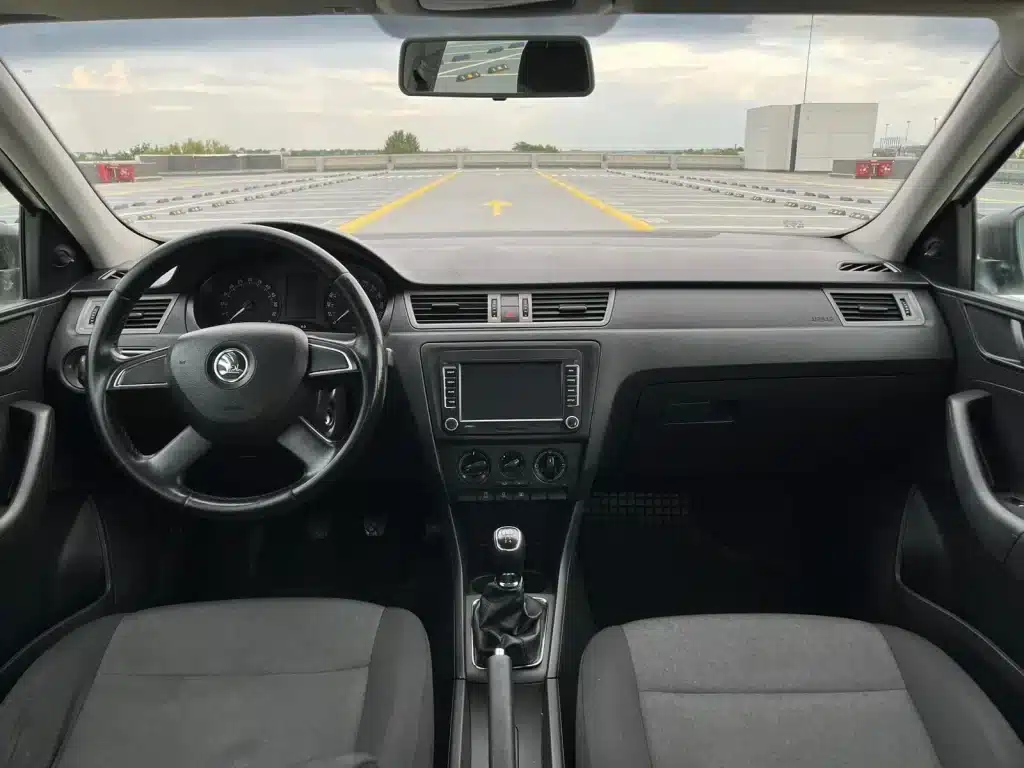 interior skoda rapid inchirieri auto cluj